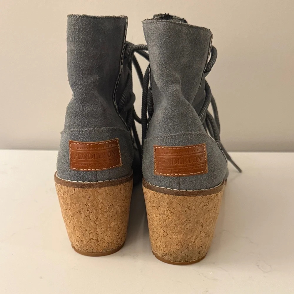 Pendleton Islegate Gray Wedge Suede Boots cute chic cork heel size 9 like new